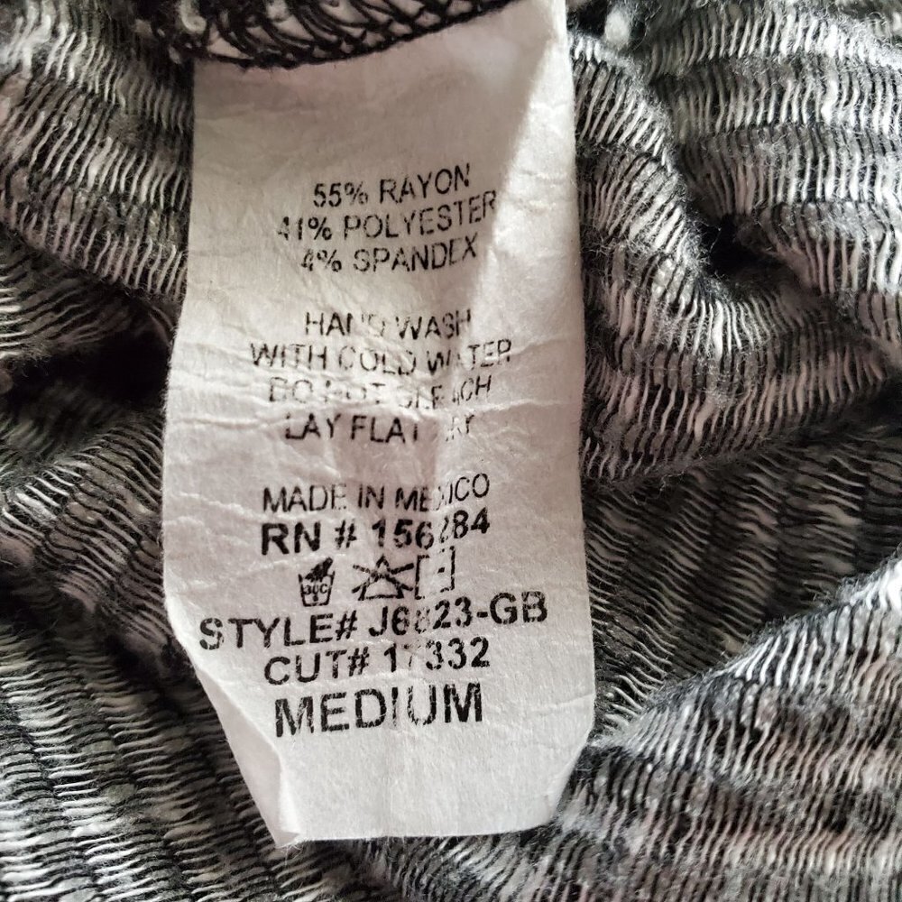 Caution to the Wind Striped Pullover V-Neck Short Sleeve Crop Top Size Medium - Picture 6 of 6